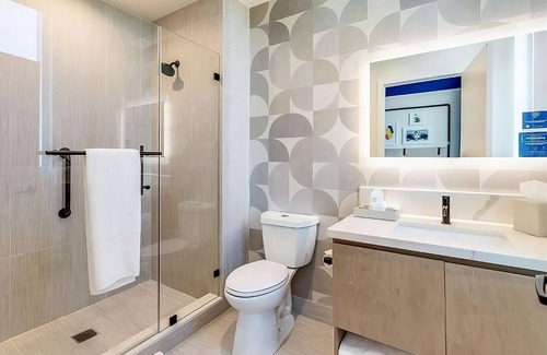 Ojus Hotel | Miami VIbes Awaits You! Rooftop Swimming Pool, Pets Allowed!