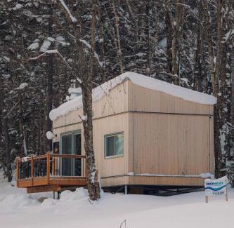 Notre-Dame-Auxiliatrice-de-Buckland Ski Chalet | Micro-Cabine in the Moutains - Solstice 1