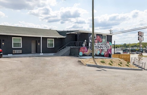Nashville House | Micro Motel 1 Bed! Su