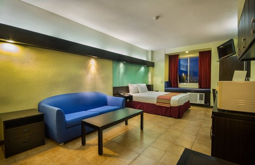Santo Tomas Hotel | Microtel by Wyndham Batangas