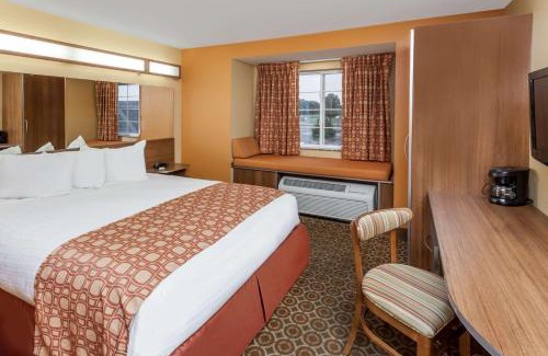 Roseland Hotel | Microtel by Wyndham South Bend Notre Dame University