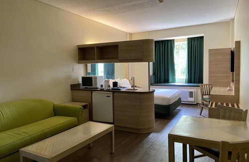 Tarlac Hotel | Microtel by Wyndham Tarlac