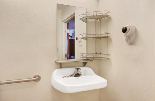 Wayne Hotel | Microtel Inn & Suites by Wyndham Indianapolis Airport