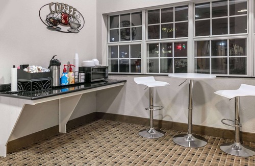 Lafayette Hotel | Microtel Inn & Suites by Wyndham Scott/Lafayette