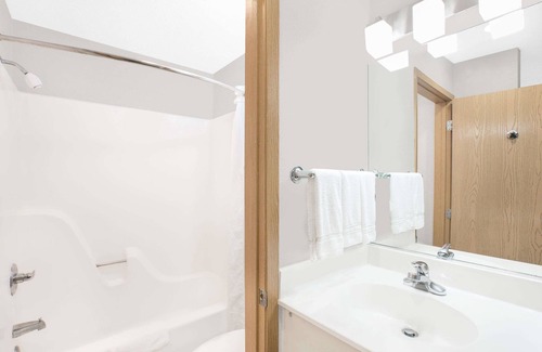 Ames Hotel | Microtel Inn & Suites by Wyndham Ames