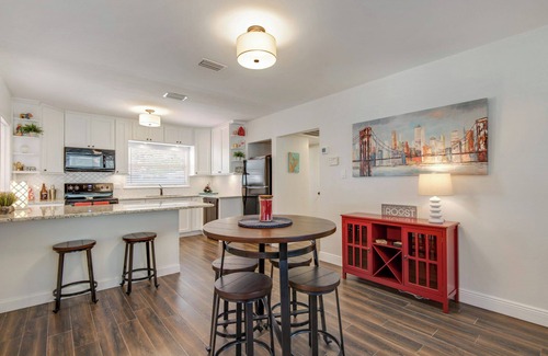 South Seminole Heights House | Mid Century 2 Bed, 1 bath Home located in Seminole Heights near Rivercrest Park