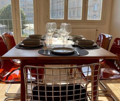 Faubourg Sud Apartment | Mid Century - 3 bedrooms - Parking - 6 people