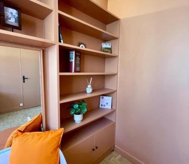 Faubourg Sud Apartment | Mid Century - 3 bedrooms - Parking - 6 people