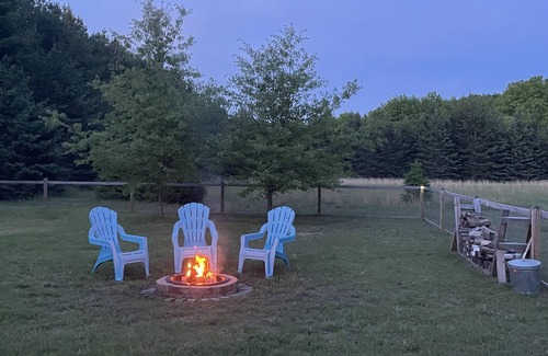 Mayfield House | Mid Century Bungalow with a hot tub -15 miles to the heart of Traverse City