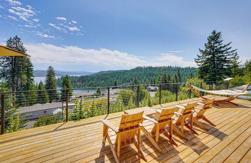 Worley House | Mid-Century Escape: Lake Views, Steps to Cave Bay!