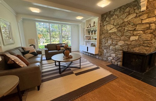 South Central Omaha House | Mid-Century Manor, nostalgic, luxurious filled with entertainment