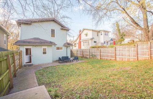 Oakley House | Mid-Century Modern 2B Bungalow w/Fenced Yard, Offstreet Parking, 10 min to DT