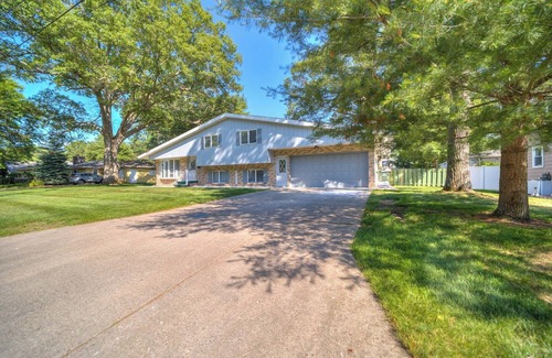 Beachwood-Bluffton House | Mid-Century Modern with a "Star Wars" Twist
