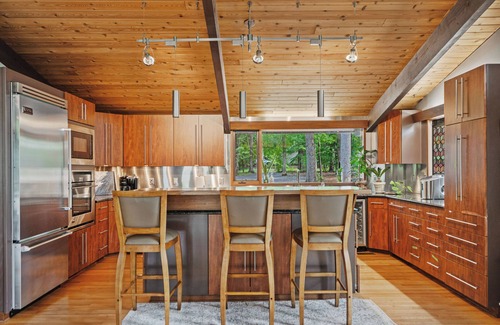 Lake of the Woods House | Mid-Century Vibe: Serene Lakefront Oasis