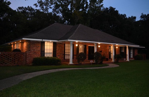 Broadmoor House | Mid-City Rustic RetreatnSerene 5-bedroom house in Baton Rouge