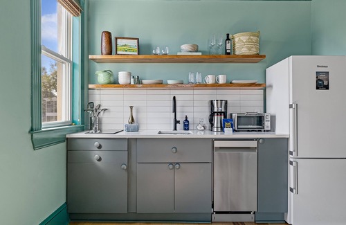 North Charleston Apartment | Mid Mod | Chic Artistic Loft Downtown Park Circle