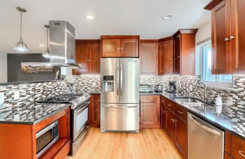 Littleton House | Mid-mod Home 3 Baths 2 Living Rms Yard