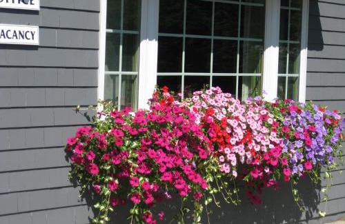Boothbay Harbor Hotel | Mid-Town Motel