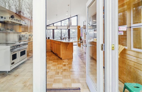 Hastings House | Midcentury 4bd/3ba gem just north of NYC