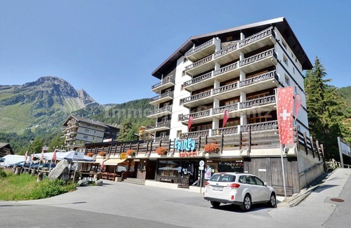 Grimentz Apartment | Middle class studio for 2 to 4 people, living room with 1 double bed and 1 divan bed, kitchen area,
