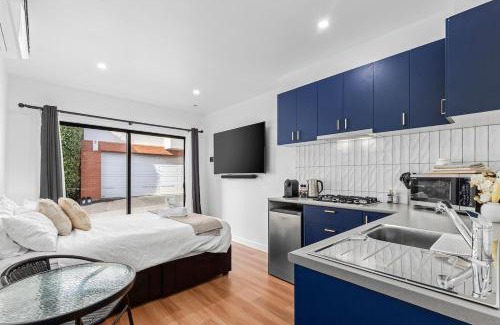 Geelong Apartment | Middle Of Town With Parking!