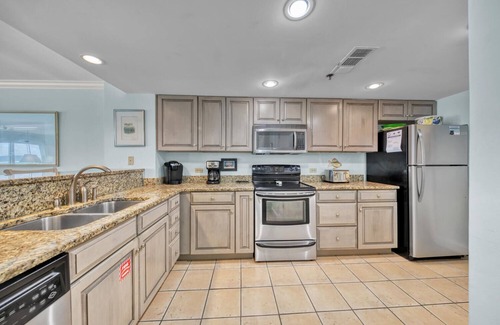 Destin Condo | Middle Unit ❤️❤️ Watch 🐬 From the Balcony😎 Remodeled Beachfront Located ⚓️⚓️