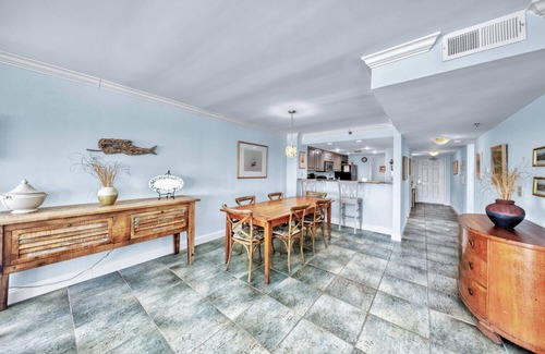 Destin Condo | Middle Unit ❤️❤️ Watch 🐬 From the Balcony😎 Remodeled Beachfront Located ⚓️⚓️