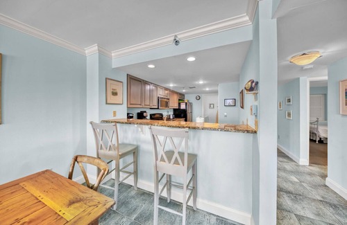 Destin Condo | Middle Unit ❤️❤️ Watch 🐬 From the Balcony😎 Remodeled Beachfront Located ⚓️⚓️