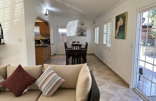 El Rancho House | Midterm Rental: Peaceful House with Big Yard, AC, Wifi, Laundry, Tesla Charger.