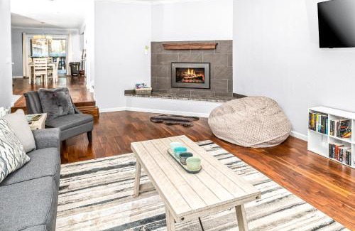 Tudor Area House | Midtown Anchorage Basecamp