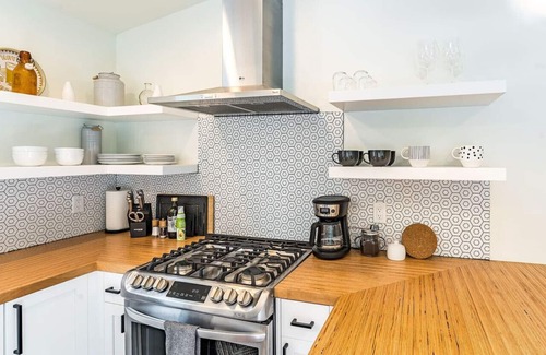 Orchard District Apartment | Midtown gem I Park view I Full kitchen
