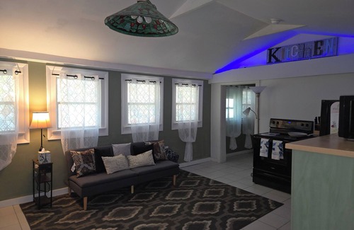 Mobile Cottage | Midtown Guesthouse 15 Minute Walk to Downtown Entertainment