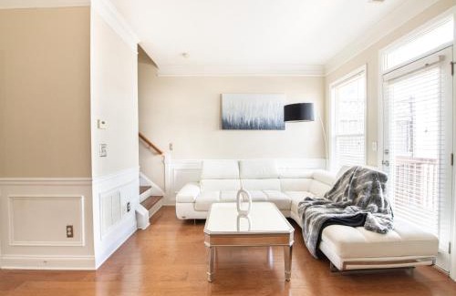 Atlantic Station Area Apartment | Midtown Luxurious Chic Free Parking 6