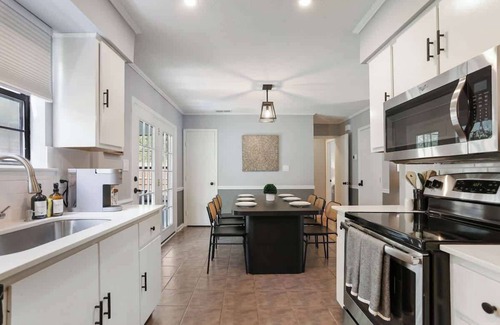 Savannah House | Midtown Savannah Gem Quiet and Close to Everything
