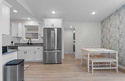 Wilmington House | Midtown Wilmington Oasis: Modern 3BR Home Near Beach, Downtown, & UNCW!n