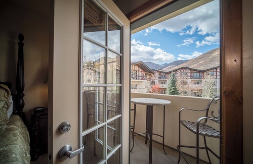 Midway Villa | Midway Fun - Zermatt Villa - 2 BR 2 Bath - Kitchen 2082-2