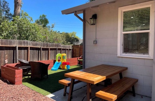 Benicia House | Midway Napa and SF - 5G Wi-Fi & private yard