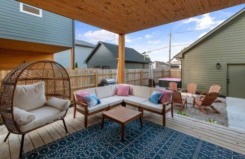 Indianapolis House | Midwest Moonlight! l Hot Tub, Fire Pit, Arcade!