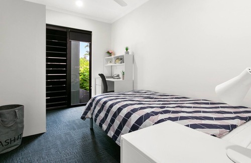Parramatta Park Apartment | MiHaven Student Living - King Single En-suite Room