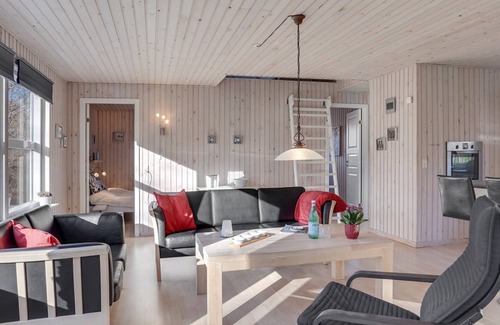 Hou House | "Mikko" - 2.2km from the sea by Interhome