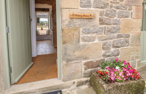 Longnor House | MILKING PARLOUR, pet friendly, with open fire in Longnor