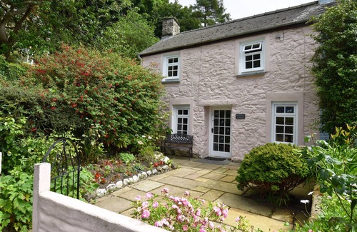 Fishguard House | MILKWOOD COTTAGE, pet friendly, country holiday cottage in Fishguard