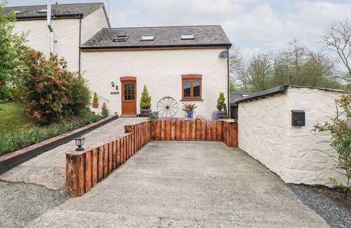 Haverfordwest Cottage | MILL BARN DENANT, pet friendly, with hot tub in Haverfordwest