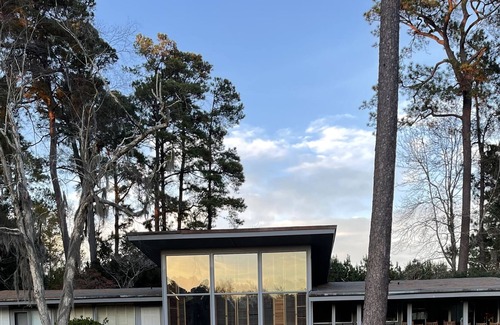 Whiteville House | Mill Pond Retreat- unique stay for up to 20 guests