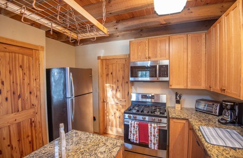 Millers Creek Cabin | Millers Creek Log Cabin - 20 minutes to WJ and Wilkes