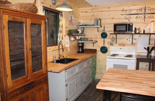 Bruno House | Millers Landing - Sleeps 14. HOT TUB. 2mi to Lwr Buffalo Rvr