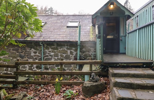 Llanrwst Cottage | MILLERS LOFT, pet friendly, character holiday cottage in Llanrwst