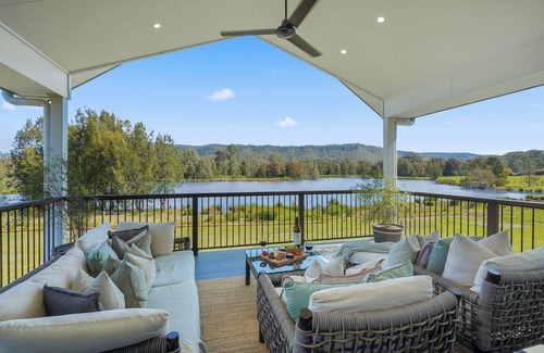 Millfield House | MILLFIELD WATERS Luxury Hunter Valley Accommodation AMAZING WATER MOUNTAIN VIEWS