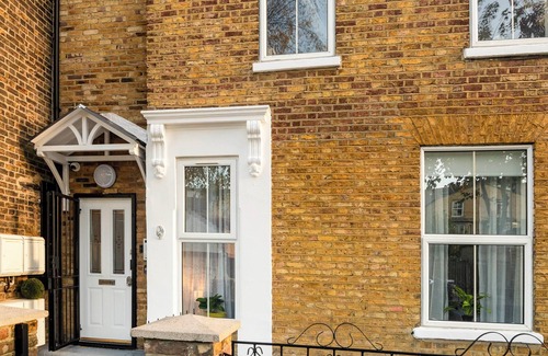 Leabridge Apartment | millfields coach house. A piece of Hackney History
