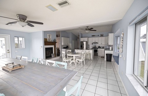 Crystal Shores House | Million dollar house on main river w/million dollar view! Pool, Dock, Kayaks.